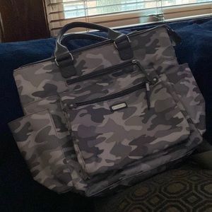 Baggalini grey crossbody bag
